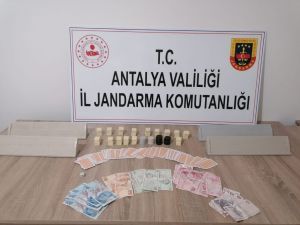 Antalya’da kumar operasyonu: 7 kişiye 37 bin 702 TL ceza