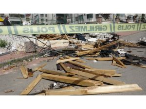 Gaziantep’te Fırtınada Uçan Çatının Enkazı Kaldırılıyor