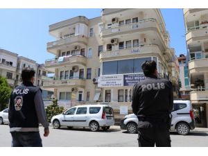 Alanya’da 10 kişinin testi pozitif çıktığı apartman karantinaya alındı