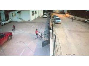 Siteden Bisiklet Çalan Çocuklar Kameralara Yakalandı