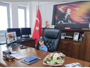 Emniyet Müdürü Elbir Koltuğunu Minik Fatma’ya Devretti