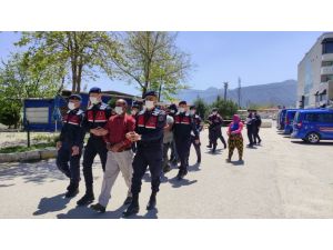 Sahipleri İçerdeyken Evin Kapısını Çalan Hırsız Ve Ortağı Tutuklandı