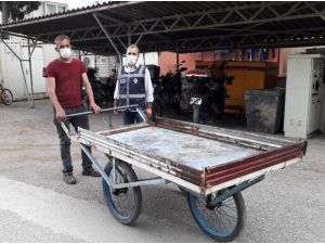 Çalınan Ekmek Teknesini Bulan Polislere Minnet Duygusu