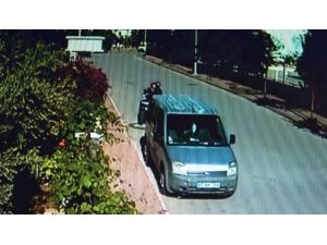 ATV sürücüsü park halindeki araca çarpıp camından içeri girdi