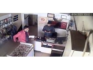 Telefon Bataryası Hırsızlığı Kamerada
