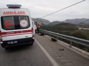Antalya’da hız motosikleti kazası: 2 ölü