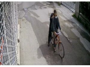 Bisiklet Hırsızları Önce Kameraya Sonra Polise Yakalandı