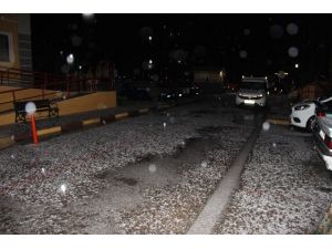 Aniden Bastırdı, Vatandaşlar Arabalarına Koştu