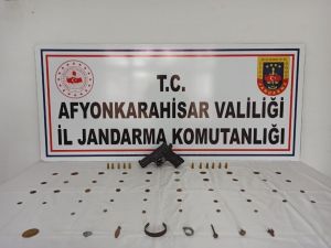 Tarihi Eserleri Satmaya Çalışırken Yakalandı