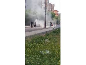 Park Halindeki Araç Alev Alev Yandı