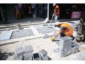 Atatürk Caddesi’nin batı kaldırımı yenileniyor