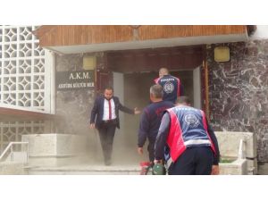 Burdur’da Eski Belediye Binasında Korkutan Yangın