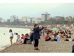 Tam kapanmaya saatler kala dünyaca ünlü sahile vatandaş akını