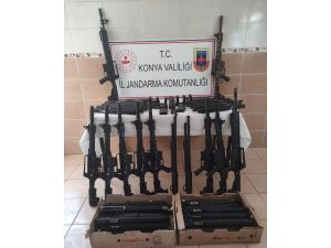 Konya’da Jandarmadan Kaçmak İsteyen Araçta Ruhsatsız 45 Tüfek Ele Geçirildi