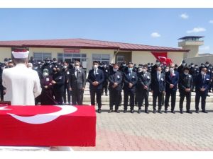 Rüzgardan Devrilen Demir Kapının Altında Kalan Gardiyan Hayatını Kaybetti