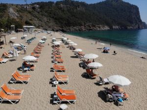 Alanya’da tarihi sessizlikte sahiller turistlere kaldı