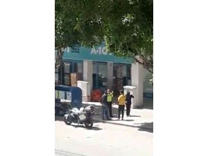 Kimlik vermek istemeyen kağıt toplayıcısıyla polis arasında ceza tartışması karakolda bitti