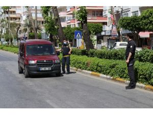 Alanya’da polis ekiplerinden sıkı ’tam kapanma’ denetimi
