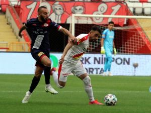 Süper Lig: Fta Antalyaspor: 1 - Göztepe: 1 (İlk Yarı)