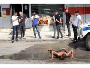 Evden Uzaklaştırma Aldı Kapanmada Sokakta Kaldı, Ortalığı Birbirine Kattı