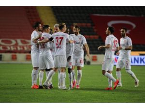 Süper Lig: Gaziantep Fk: 0 - Sivasspor: 1 (İlk Yarı)