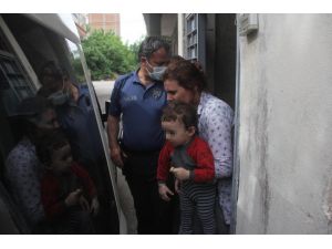 Çocuklarını Darp Edip Balkondan Sarkıtan Anne Gözaltına Alındı