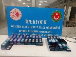 Habur’da Televizyon İçerisinde 5 Kilo Eroin, Bir Tırın Gizli Bölmesinde Yüzlerce Cep Telefonu Ele Geçirildi