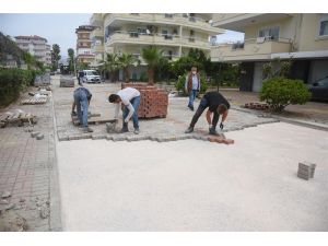 Alanya’nın Konaklı Mahallesi’nde kaldırımları yenileniyor