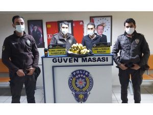 Manavdan Muz Çalan Hırsızlar Bekçilerin Dikkati Sayesinde Yakalandı