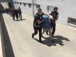 Tabanca Merakı Öğretmeni Silah Kaçakçısı Yaptı