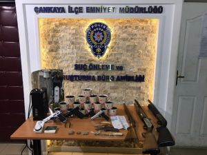 Ankara’da Uyuşturucu Yetiştirilen Eve Polis Baskını