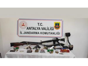 Silah kaçakçılarına şafak operasyonu: 8 gözaltı
