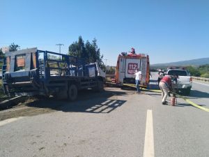 Otoyolda Devrilen Kamyonun Sürücüsü Hayatını Kaybetti