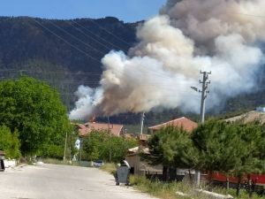 İki Noktada Devam Eden Orman Yangınına 4 Helikopter Ve 30 Arazöz Müdahale Ediyor