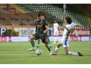 Süper Lig: Aytemiz Alanyaspor: 2 - Bb Erzurumspor: 1 (İlk Yarı)