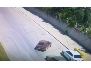 Kaldırımda gelen ölüm kameraya yansıdı
