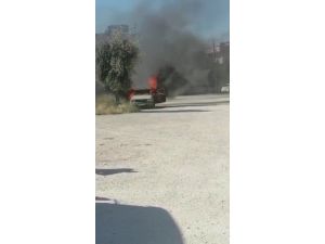 Park Halindeki Otomobil Alevlere Teslim Oldu