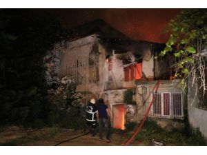 Adana’da Ahşap Müstakil Evde Çıkan Yangın Korkuttu