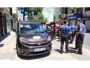 Özel Hastaneye Ait Araç Kaldırımdaki Yayayı Ezdi