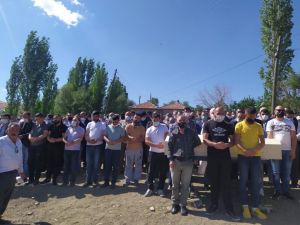 Traktör Kazasında Hayatını Kaybeden Anneanne Ve Torunları Toprağa Verildi