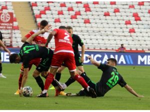 Süper Lig: Ft Antalyaspor: 0 - İh Konyaspor: 0 (İlk Yarı)