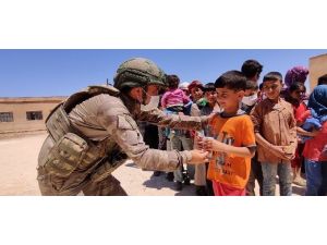 Mehmetçik’ten Barış Pınarı Bölgesine Yardım Eli