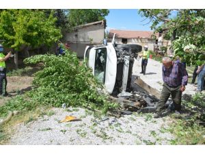 Konya’da Hafif Ticari Araç İle Cip Çarpıştı: 4 Yaralı
