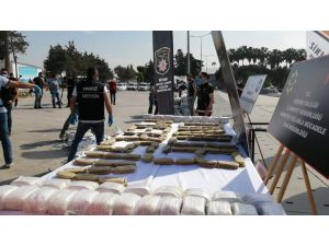 Akdeniz’de Ele Geçirilen 1,5 Ton Uyuşturucu Mersin’de Sergilendi