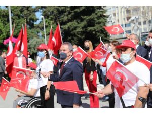 Başkan Böcek Atatürk Anıtına çelenk sundu