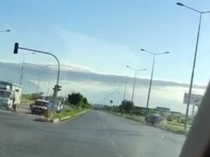 Drift girişimi, refüj ve yan yolda bitti