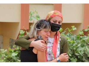Beslediği kediyi pencere korkuluğunda asılı bulunca gözyaşlarına boğuldu