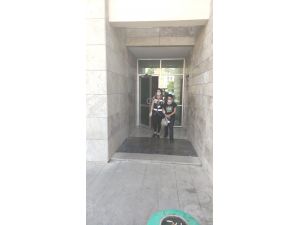 Kendisini uzlaşmacı avukat olarak tanıtan kadın dolandırıcı yakalandı