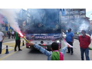 Isparta 32 Spor’a Final Maçı Öncesi Coşkulu Uğurlama