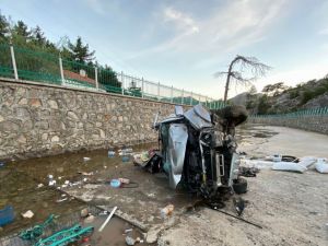Kanala Düşen Kamyonetin Sürücüsü Yaşam Mücadelesini Kaybetti